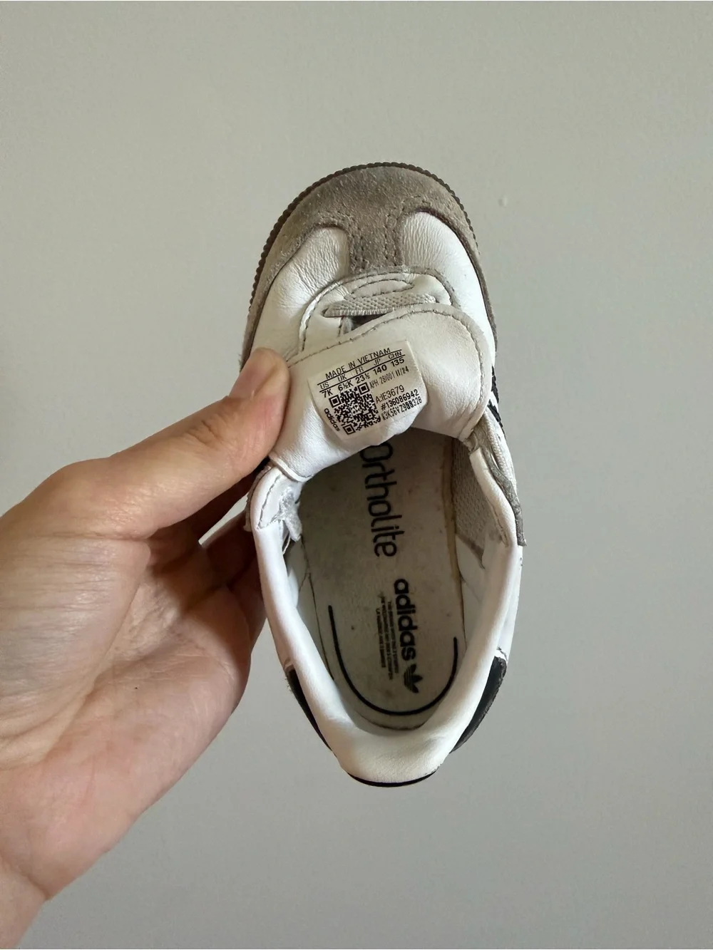 adidas White & Black Retro Low-Top Sneakers toddler shoes US7